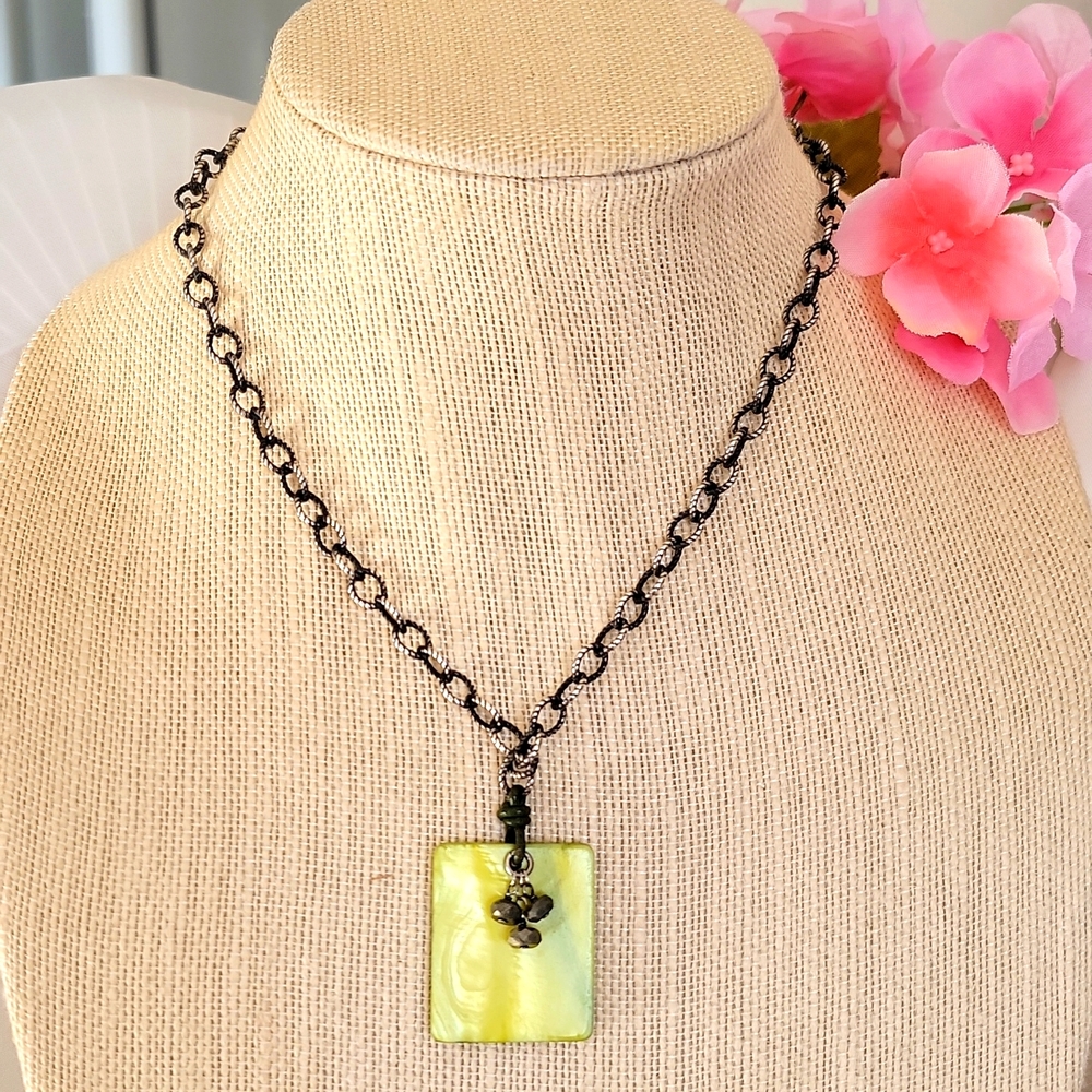 Silpada  Sterling Silver  Green MOP Neckkace N1133